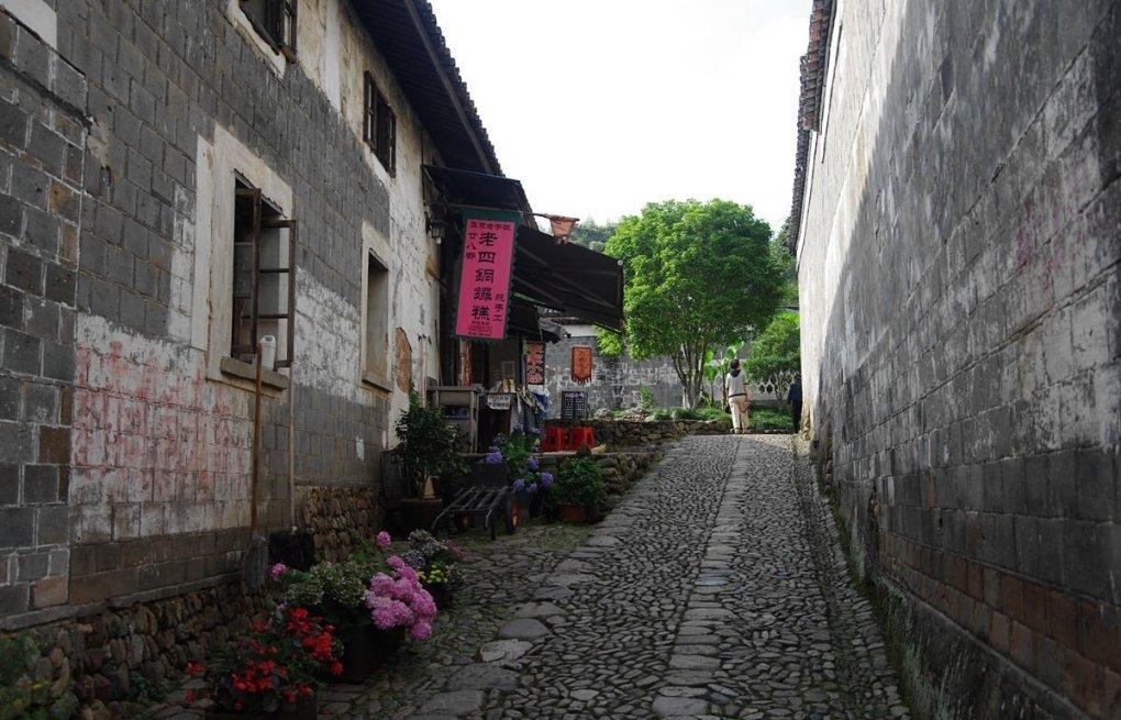 一份工作没人辞退你，摸鱼摸到退休，你会一直做下去吗？游戏画面